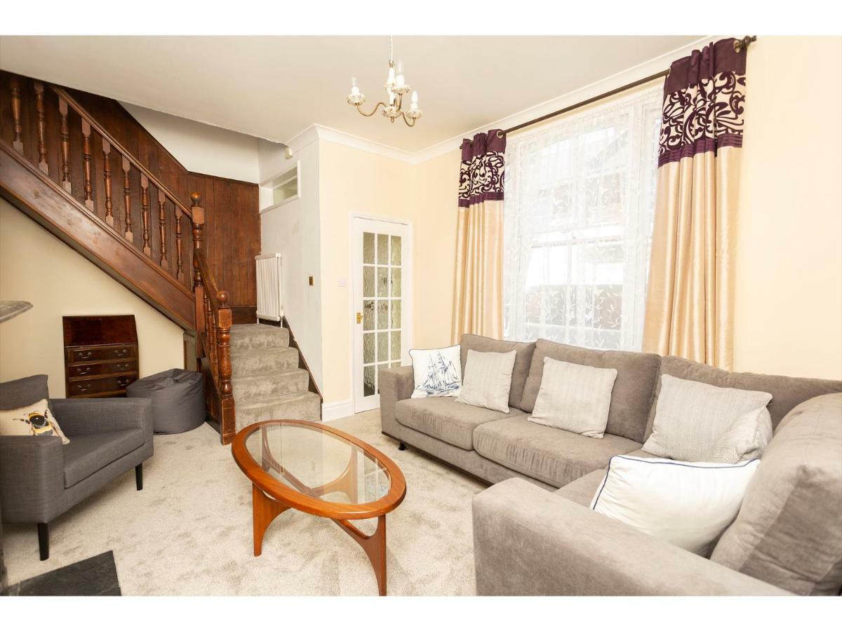 Sandown Villa Holiday Home 迪尔 外观 照片