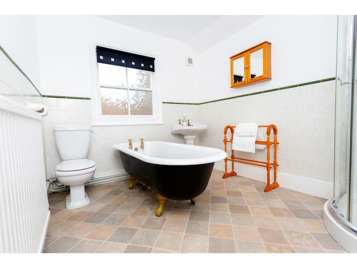 Sandown Villa Holiday Home 迪尔 外观 照片