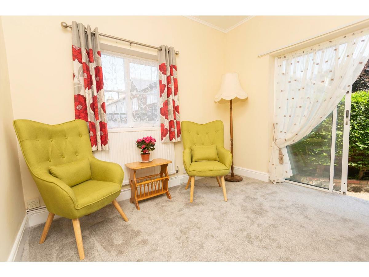 Sandown Villa Holiday Home 迪尔 外观 照片